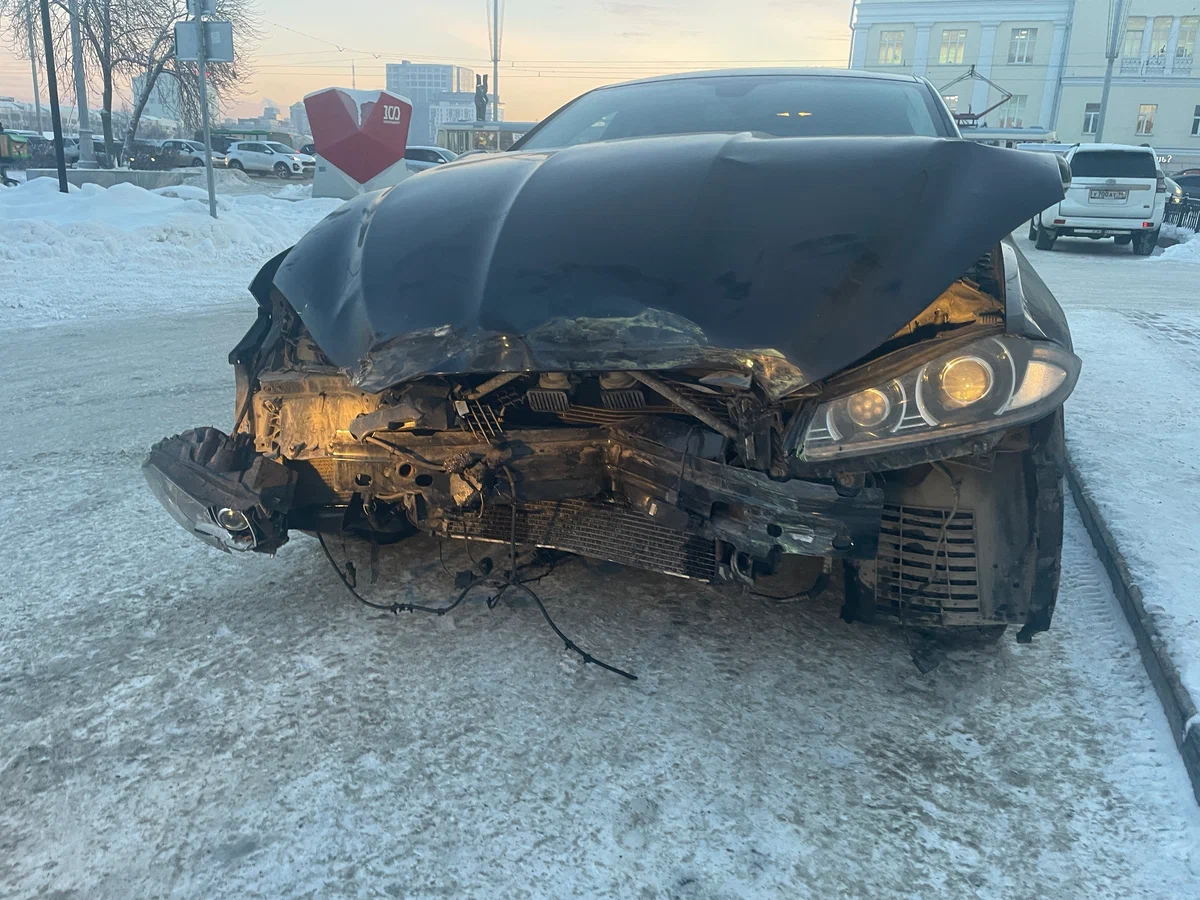 Инсценировка ДТП с Jaguar обернулась уголовным делом в Липецке