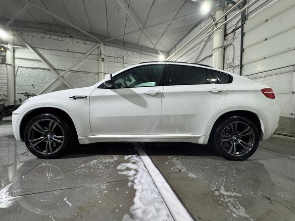 2010 BMW X6 M I (E71), белый, 2500000 рублей - вид 3