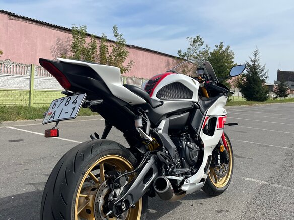 2022 Yamaha YZF-R7, золотистый, 1800000 рублей - вид 7