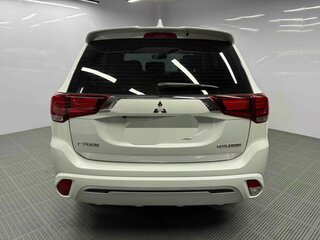 2021 Mitsubishi Outlander III Рестайлинг 3, белый, 2015000 рублей, вид 4