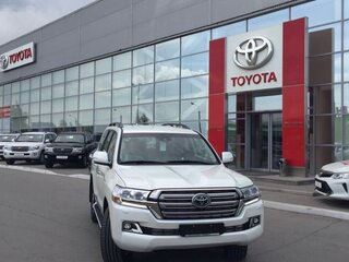2016 Toyota Land Cruiser 200 Series Рестайлинг 2, белый, 6500000 рублей, вид 1