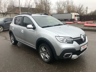 2021 Renault Sandero Stepway II Рестайлинг, серебристый, 1100000 рублей, вид 3