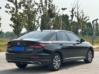2022 Volkswagen Lavida III, чёрный, 1380000 рублей, вид 4