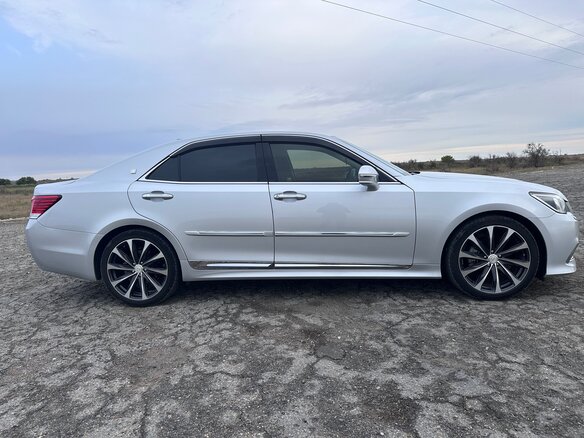 2018 Toyota Crown XIV (S210) Рестайлинг, серый, 3400000 рублей - вид 2