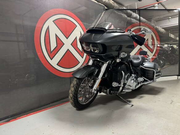 2015 Harley-Davidson CVO Road Glide Limited, чёрный, 1800000 рублей