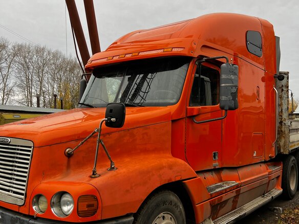 2002 Freightliner Century Class, оранжевый, 1100000 рублей