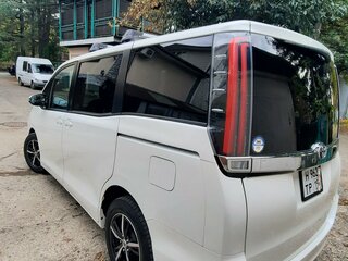 2018 Toyota Noah III (R80) Рестайлинг, белый, 2250000 рублей, вид 5