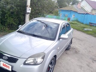 2010 Kia Rio II Рестайлинг, серебристый, 600000 рублей, вид 4