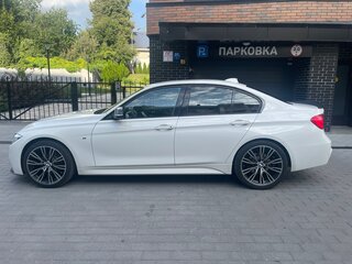 2018 BMW 3 серии 320i xDrive VI (F3x) Рестайлинг, белый, 2500000 рублей, вид 3
