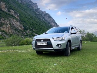 2011 Mitsubishi Outlander II Рестайлинг, серебристый, 1100000 рублей, вид 1