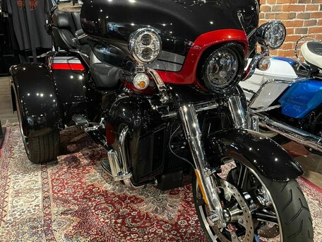 2020 Harley-Davidson CVO Tri Glide, чёрный, 7500000 рублей, вид 2