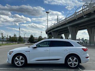 2019 Audi e-tron 55 I, белый, 4000000 рублей, вид 4
