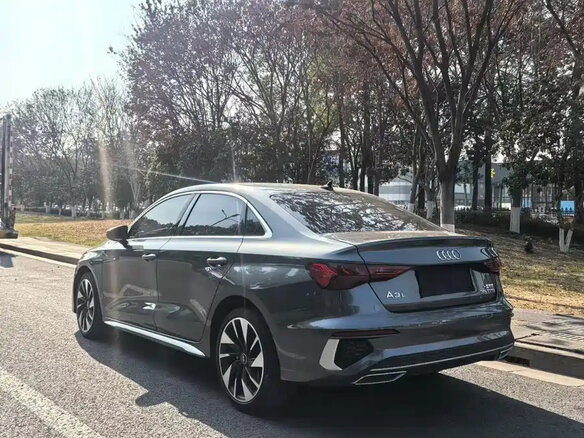 2023 Audi A3 35 TFSI IV (8Y), серый - вид 3