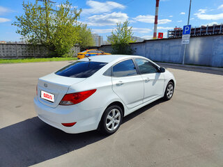 2013 Hyundai Solaris I, белый, 600000 рублей, вид 4