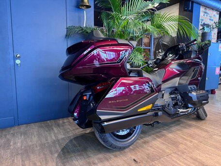 2025 Honda GL 1800 Gold Wing, пурпурный, 4600000 рублей, вид 3