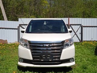 2016 Toyota Noah III (R80), белый, 2199000 рублей, вид 3