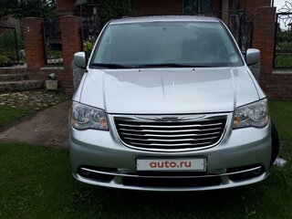 2011 Chrysler Town & Country V Рестайлинг, серебристый, 2600000 рублей, вид 1