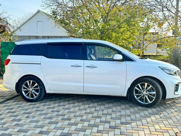 2018 Kia Carnival III, белый, 2790000 рублей - вид 4