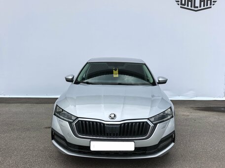 2021 Skoda Octavia IV (A8), серебристый, 1730000 рублей, вид 2