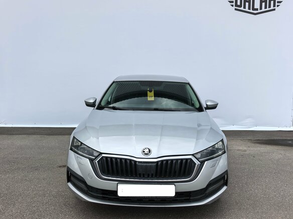 2021 Skoda Octavia IV (A8), серебристый, 1740000 рублей - вид 4