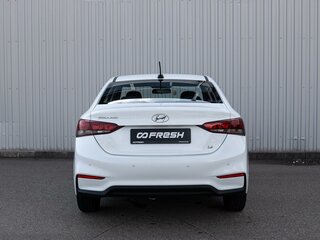 2017 Hyundai Solaris II, белый, 1139000 рублей, вид 4