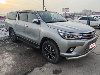 2017 Toyota Hilux VIII, серебристый, 3990000 рублей, вид 3