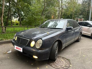 2000 Mercedes-Benz E-Класс 240 II (W210, S210) Рестайлинг, синий, 250000 рублей, вид 1