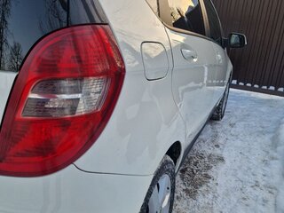 2011 Mercedes-Benz A-Класс 180 II (W169) Рестайлинг, белый, 730000 рублей, вид 3