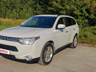 2013 Mitsubishi Outlander III, белый, 1730000 рублей, вид 1
