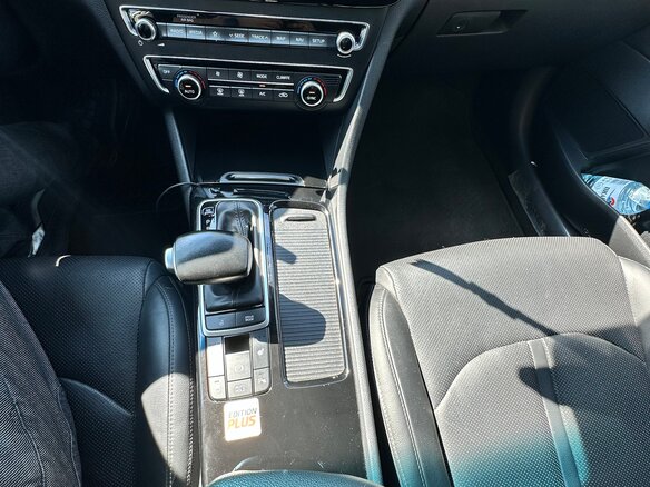 2019 Kia Optima IV Рестайлинг, белый, 2100000 рублей - вид 16