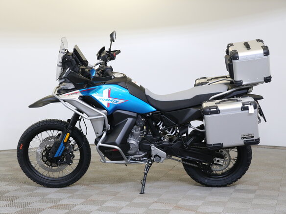2025 CFMoto 800MT-X, синий - вид 7