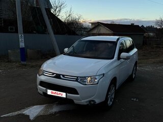 2013 Mitsubishi Outlander III, белый, 1399999 рублей, вид 1