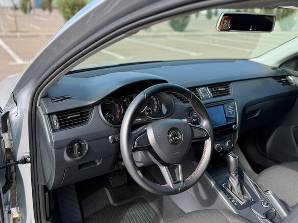 2018 Skoda Octavia III (A7) Рестайлинг, серебристый, 1790000 рублей - вид 11
