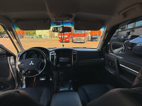 2014 Mitsubishi Pajero IV Рестайлинг 2, серебристый, 2999999 рублей - вид 8