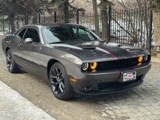2021 Dodge Challenger III Рестайлинг 2, серый, 3090000 рублей, вид 2