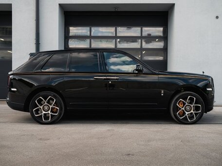 2023 Rolls-Royce Cullinan Black Badge I (Series I), чёрный, 35040000 рублей, вид 5