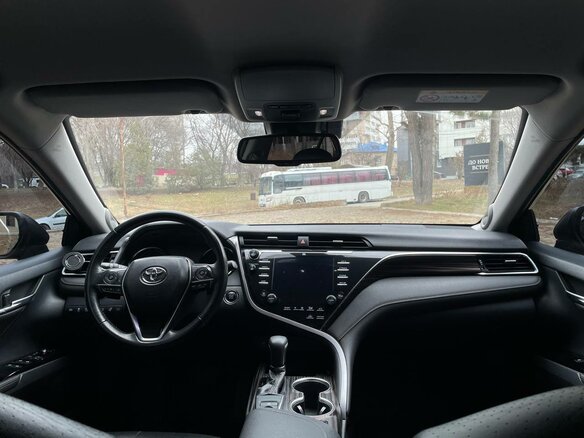 2018 Toyota Camry VIII (XV70), чёрный, 2720000 рублей - вид 12