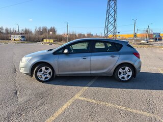 2010 Opel Astra J, серебристый, 800000 рублей, вид 3
