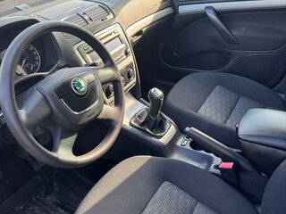 2012 Skoda Octavia II (A5) Рестайлинг, серый, 690000 рублей, вид 3
