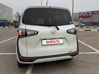 2018 Toyota Sienta II Рестайлинг, белый, 1500000 рублей, вид 4