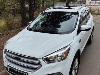 2017 Ford Kuga II Рестайлинг, белый, 2300000 рублей, вид 1