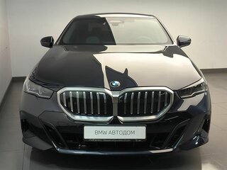2025 BMW 5 серии 530i xDrive VIII (G60/G61/G68), чёрный, 9990000 рублей, вид 3