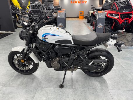 2023 Yamaha XSR700, белый, 855000 рублей, вид 2