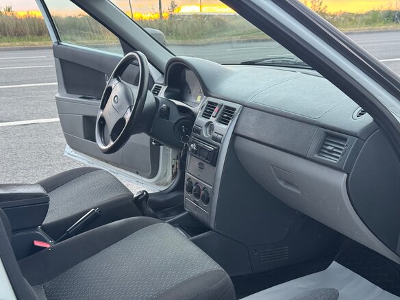 2011 Lada (ВАЗ) Priora I, белый, 430000 рублей - вид 8