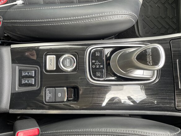 2018 Mitsubishi Outlander PHEV III Рестайлинг 2, коричневый, 3199000 рублей - вид 11