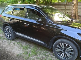 2019 Mitsubishi Outlander III Рестайлинг 3, чёрный, 2900000 рублей, вид 4