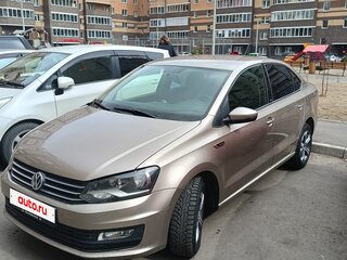 2016 Volkswagen Polo V Рестайлинг, бежевый, 850000 рублей, вид 1