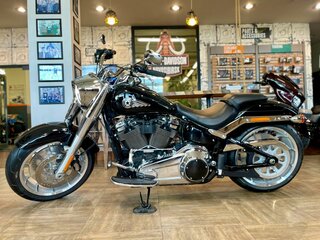 2025 Harley-Davidson Fat Boy, чёрный, 3850000 рублей, вид 2