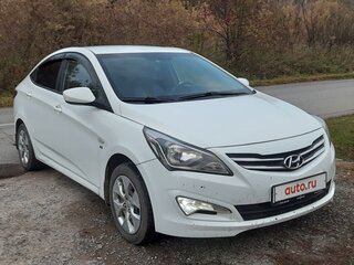 2015 Hyundai Solaris I Рестайлинг, белый, 725000 рублей, вид 3