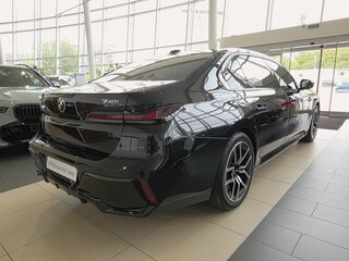 2025 BMW 7 серии 740i xDrive VII (G70), чёрный, 15290000 рублей, вид 5